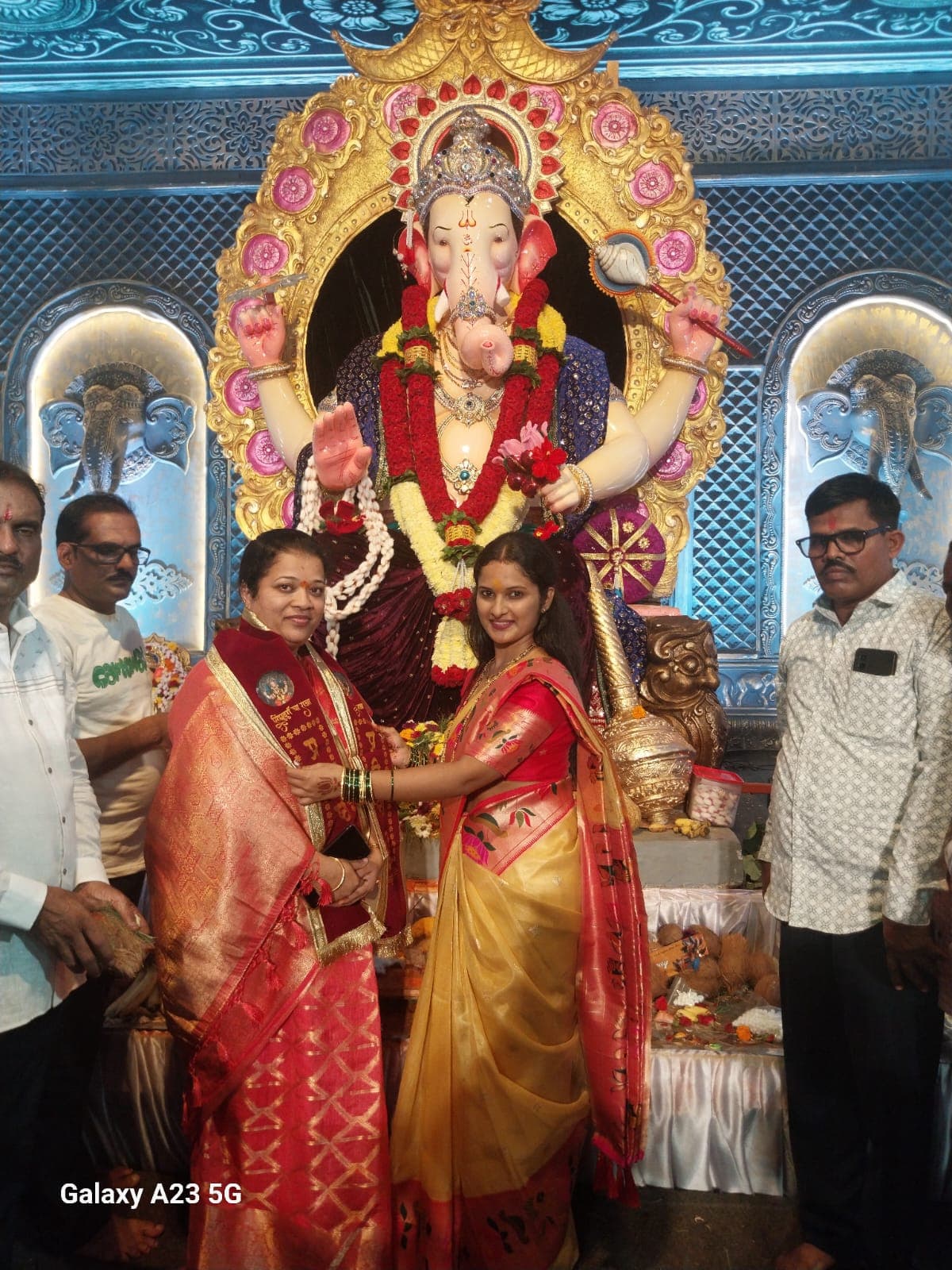 अपरजिल्हाधिकारी शुभागी साठे यांनी घेतले ‘सिंधुदुर्गचा राजा’चे मनोभावे दर्शन!