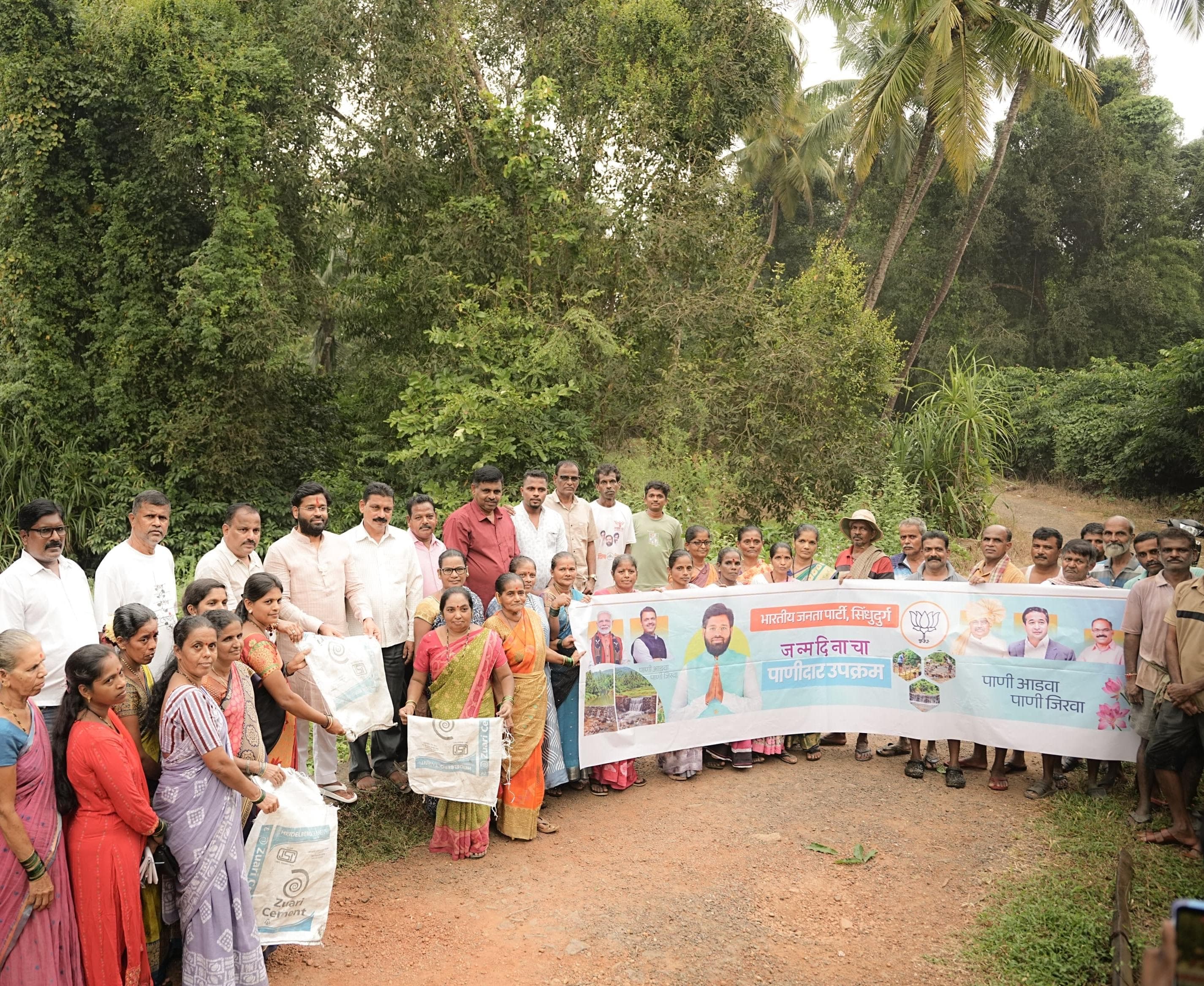 नव्या पिढीच्या हातून उभे राहताहेत पाण्याचे बंधारे; ‘पाणीदार’ चळवळीची सिंधुदुर्गात जोरदार चर्चा!