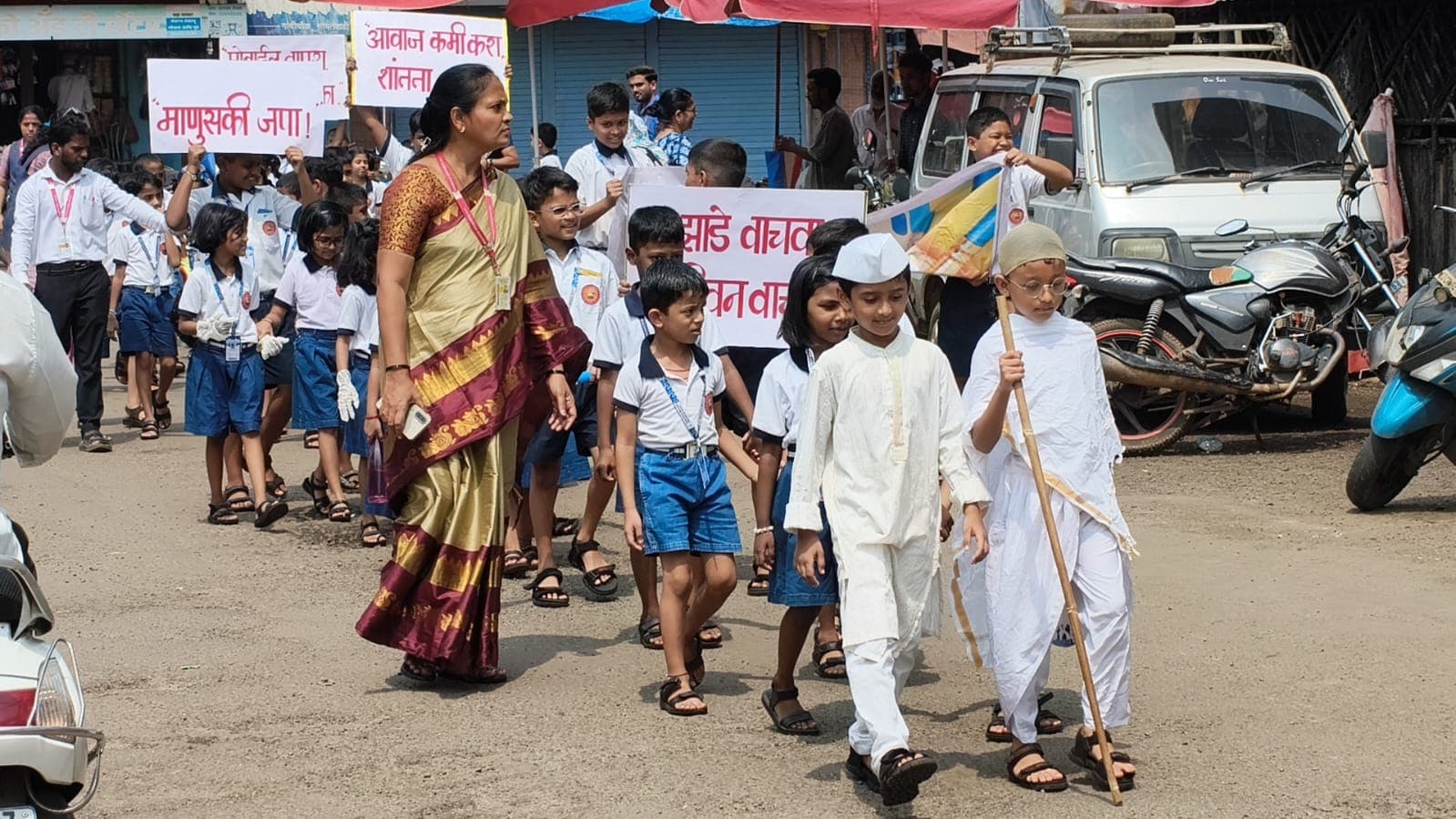 गांधी-शास्त्री जयंतीनिमित्त भोसले स्कूलच्या चिमुकल्यांची सावंतवाडीत जनजागृती रॅली