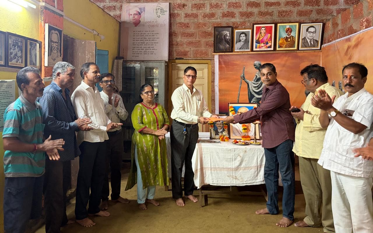 गावे स्वयंपूर्ण करण्याचे गांधींचे स्वप्न पूर्ण करूया - राजेंद्र मुंबरकर