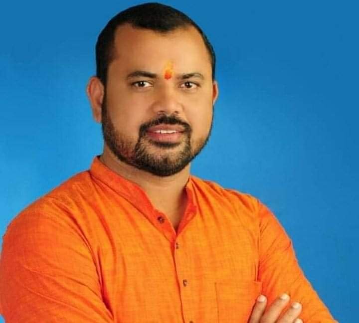 शिवसेना तालुका प्रमुख रूपेश राऊळ यांनी नगराध्यक्ष संजू परब यांचा खोटेपणा आणला जनतेसमोर