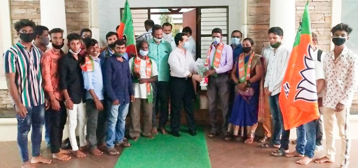 *हरकुळ खुर्द चे शिवसेना ग्रापंचायत सदस्य व शिवसैनिक भाजपात*