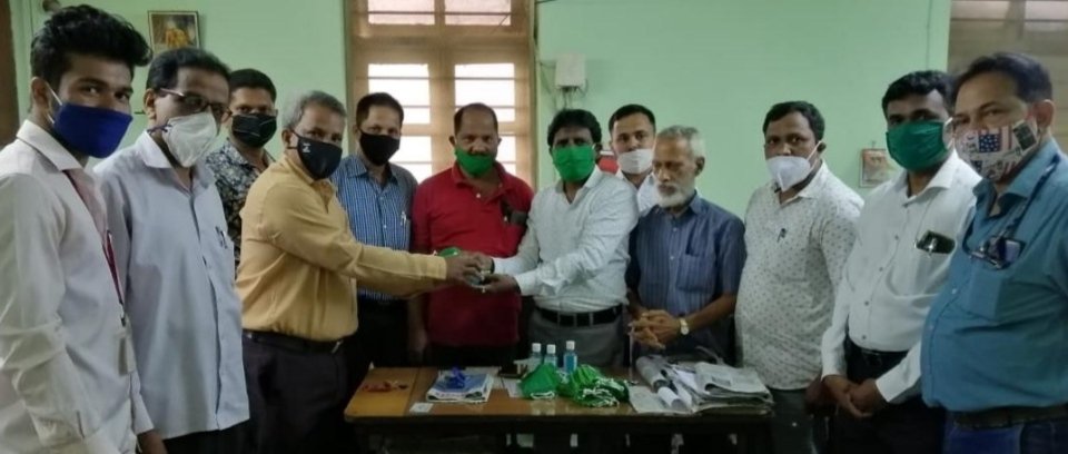कणकवली तालुक्यातील पत्रकारांना मास्क,सॅनिटायजरचे वाटप