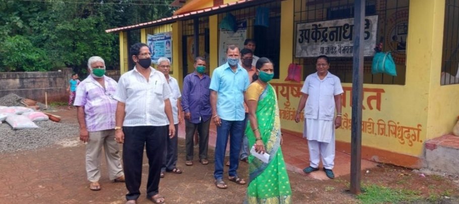 समाज कल्याण सभापती शारदा कांबळे यांनी आरोग्य सेविका काटकर यांचे केले अभिनंदन