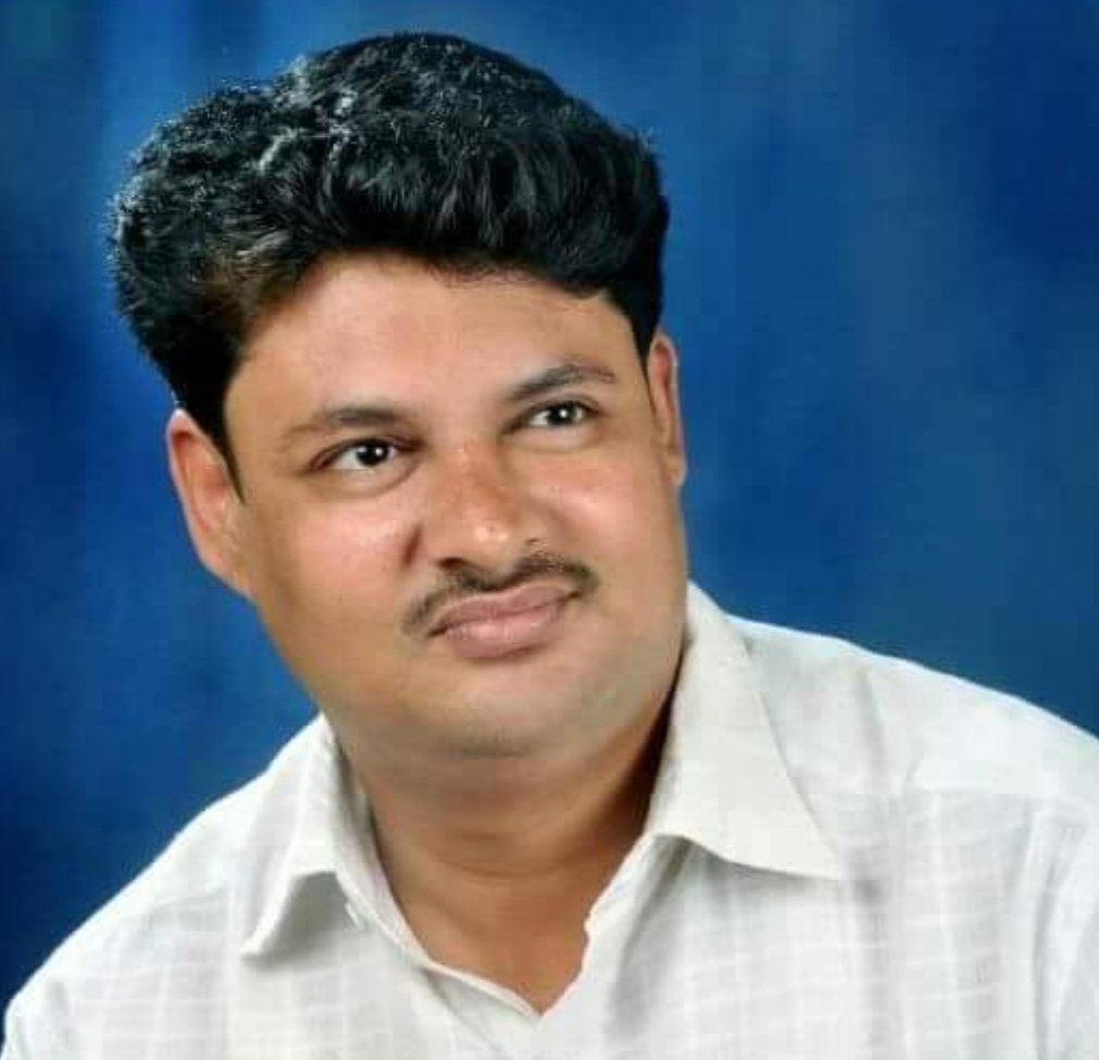संदेश पारकर यांच्या उजाड झालेल्या शेतातील रुपेश नार्वेकर ही शेवटचे बुजगावणे!
