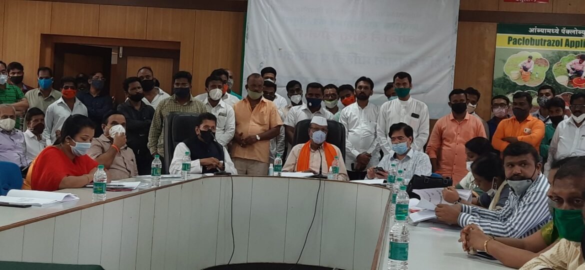 शेतकऱ्यांच्या नुकसान भरपाईचा निधी आपण उपलब्ध करून देणार