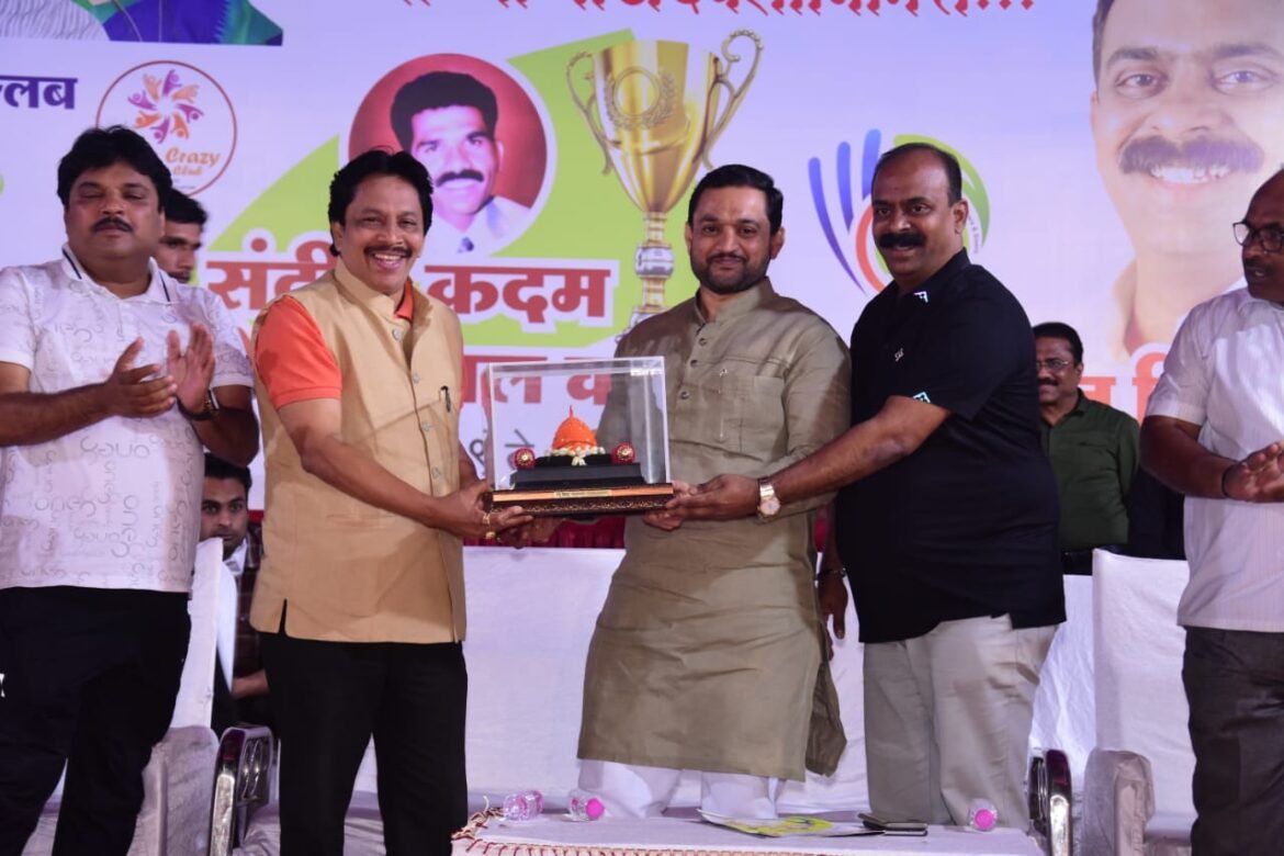 भव्य क्रिकेट स्पर्धेस शिवसेना युवानेते श्री.संदेशभाई पारकर यांची सदिच्छा भेट