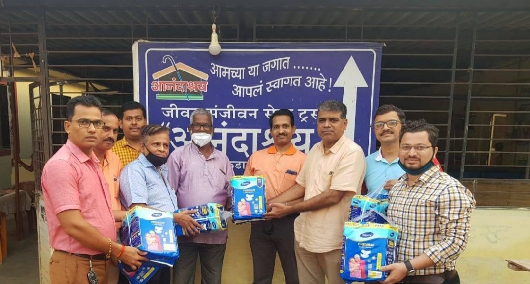उपजिल्हा रुग्णालयाला थर्मलगन तर अणाव येथील आनंदाश्रमाला डायपर भेट