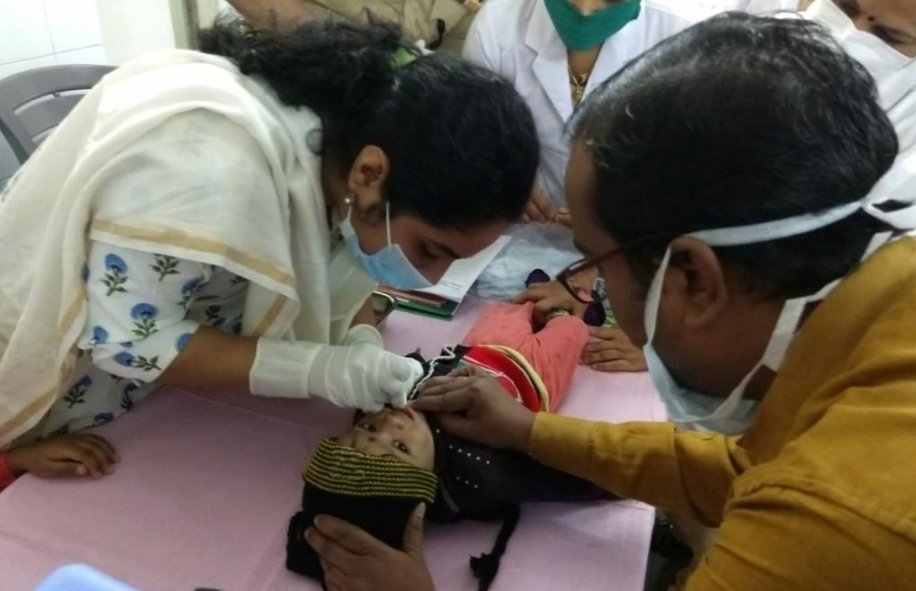सिंधुदुर्गनगरीत जिल्हाधिकार्‍यांच्या उपस्थितीत पल्स पोलिओचा शुभारंभ
