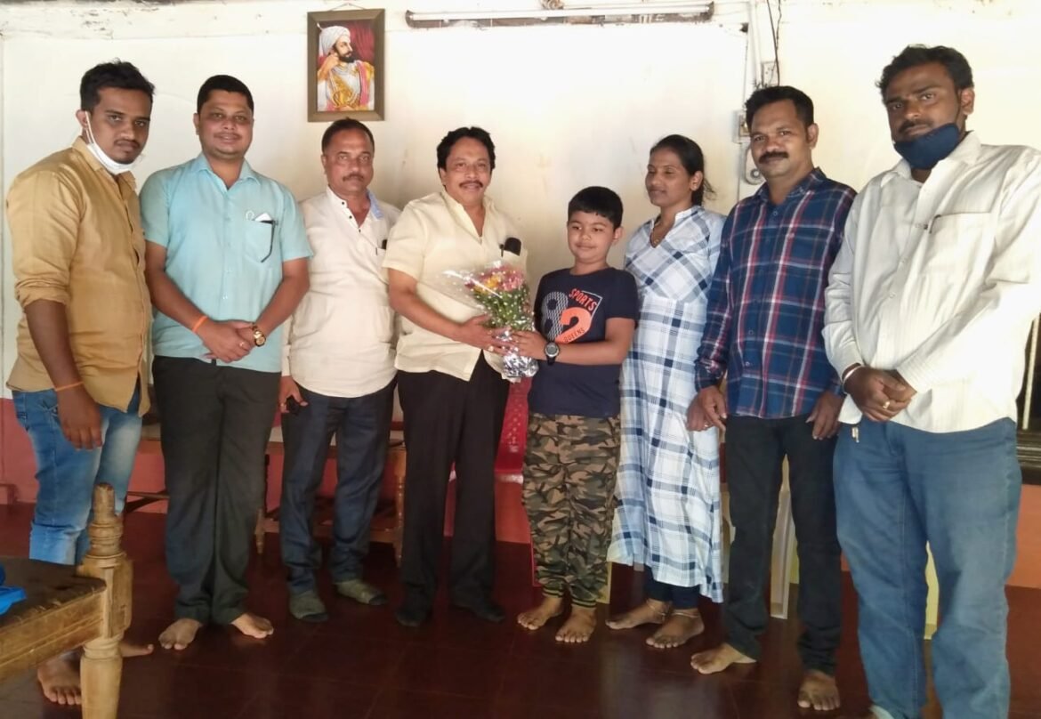 जागतिक विक्रमवीर वागदेच्या कु.दुर्वांक गावडेचा शिवसेनेतर्फे युवानेते श्री.संदेश पारकर यांनी केला सत्कार