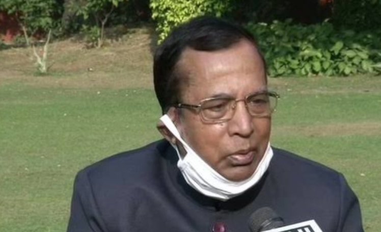 उद्योग परवान्यांसाठी एक खिडकी योजना सुरू करण्याकरीता सरकार प्रयत्नशील