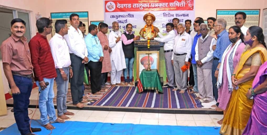 आताच्या राजकारण्यामधली संवेदनशीलता संपली – प्रमोद जठार
