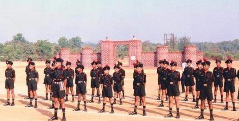 सैनिक स्कूल आंबोली कडून फी वसुलीसाठी पालकांना धमक्यांची पत्र