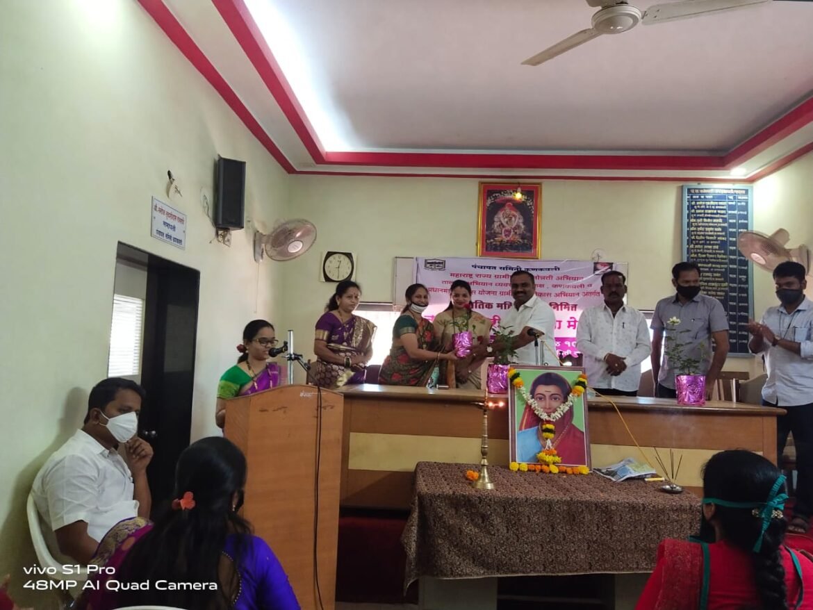​कोविड काळात योगदान देणाऱ्या महिलांचा कणकवली पंचायत समितीच्या वतीने गौरव