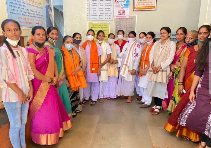 *जागतिक महिला दिनानिमित्त शिवसेना महिला आघाडीच्या वतीने शिरगाव प्राथमिक आरोग्य केंद्रातील महिला अधिकारी आणि कर्मचाऱ्यांचा सत्कार*