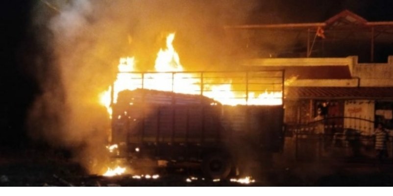 सावंतवाडी मधील गरड येथे आयशर कंटेनरला आग