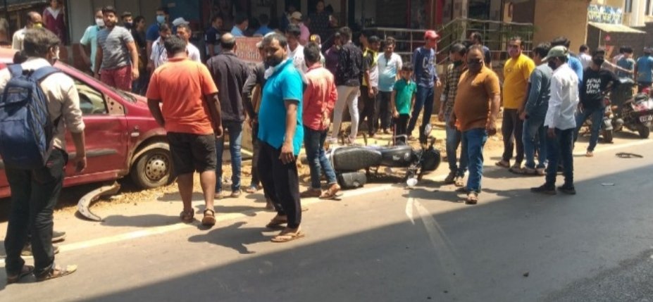 कणकवलीत प्रांत ऑफिस समोर अपघात
