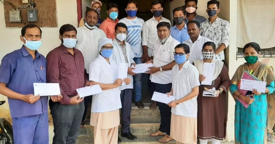 मनसे वर्धापन दिनानिमित्त जिल्हा रुग्णालयातील कंत्राटी कर्मचाऱ्यांना मनसेकडून विमा संरक्षण