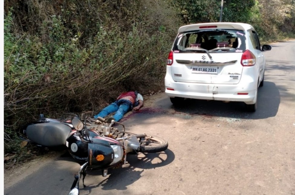 इर्टीगा कारला मागून धडक ; मोटरसायकलस्वार जागीच ठार