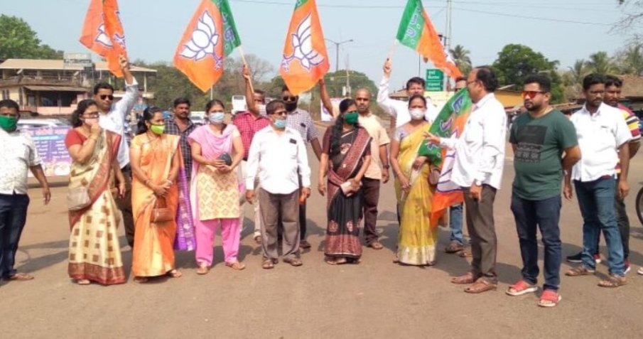 बांदा मंडल भाजपाने केला गृहमंत्र्यांचा निषेध ; राजीनाम्याची केली मागणी