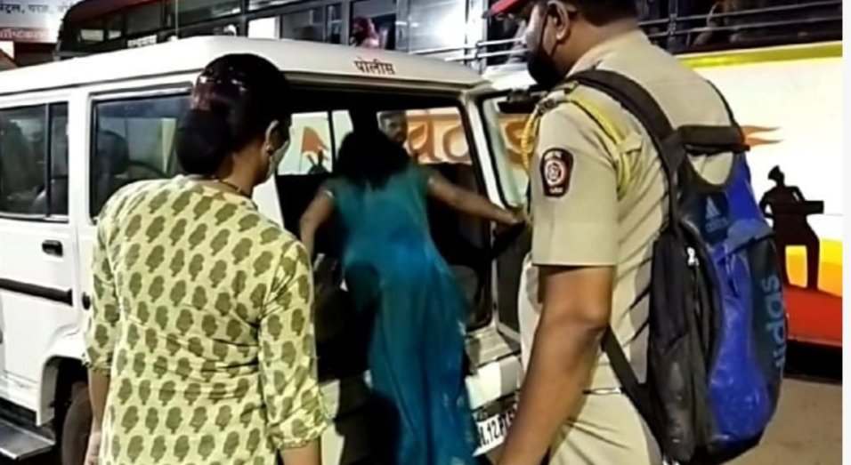 परप्रांतीय महिलेचा कणकवली बस स्थानकात धिंगाणा