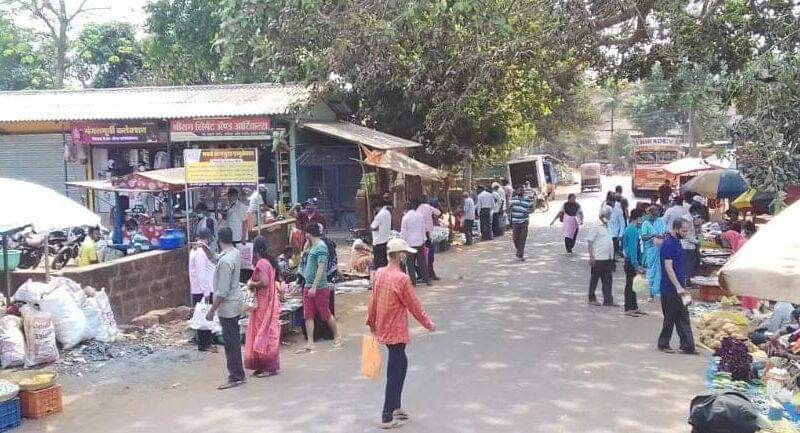 नांदगाव येथे नागरिकांची बाजारात खरेदीसाठी झुंबड