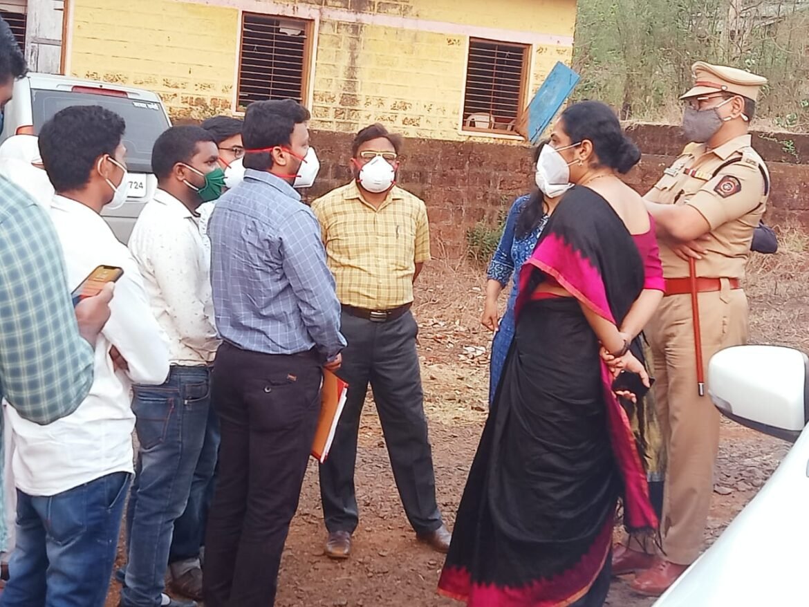 वैभववाडी तालुक्यातल्या तीथवली मधील कोरोनाग्रस्त दिगशी भागात जिल्हाधिकाऱ्यांची भेट