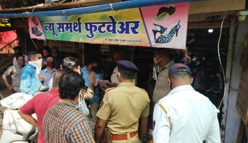 कणकवली पोलीस प्रशासनाकडून बाजारातील दुकाने केली बंद!