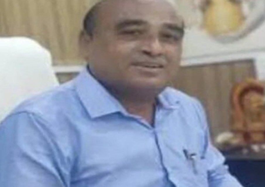 सिव्हिल सर्जन डॉ.श्रीमंत चव्हाण यांची शरणागती
