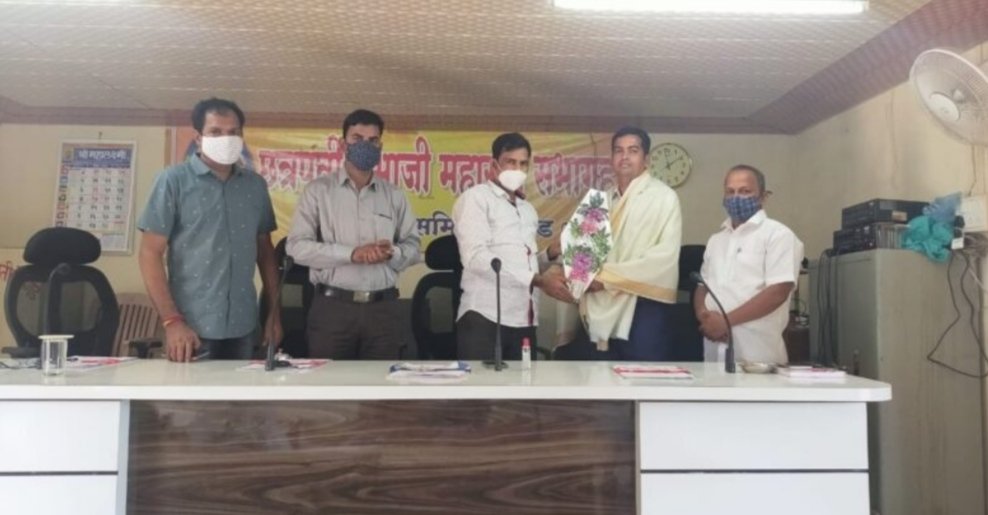 अयोध्याप्रसाद गावकर यांचा देवगड पं स च्या वतीने सत्कार