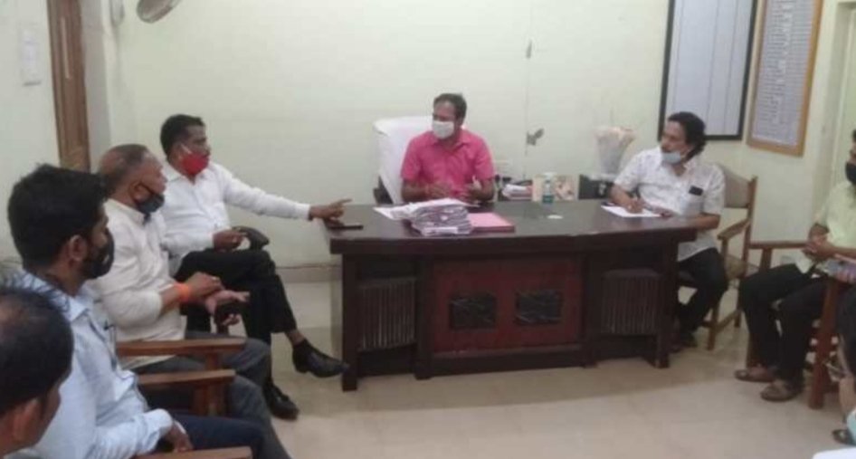 कणकवली बीडीओंवर शिवसेनेच्या शिष्टमंडळाकडून प्रश्नांचा भडिमार
