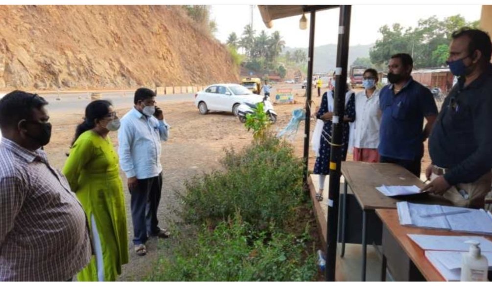 खारेपाटण चेकपोस्टला प्रांत अधिकारी वैशाली राजमाने यांनी दिली भेट