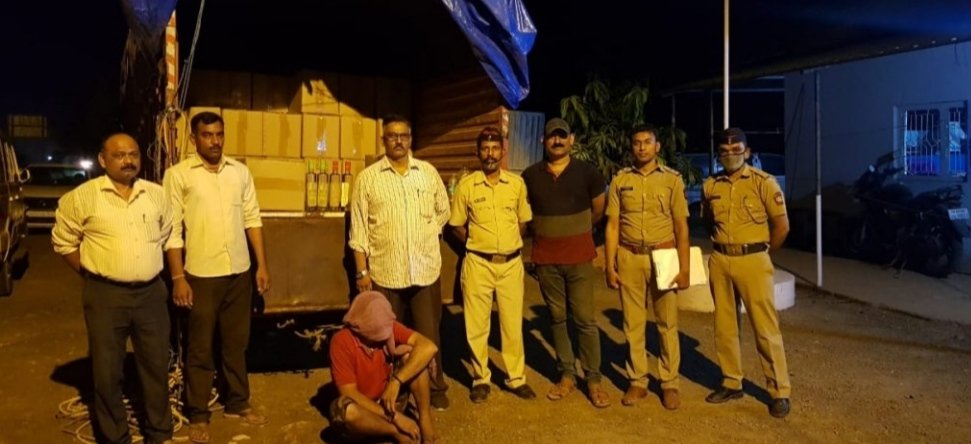 बेकायदेशीर दारु वाहतुकीवर कारवाई; पन्नास लाखांचा मुद्देमाल जप्त!