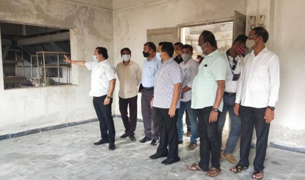 कणकवली – न.पं.च्या कोविड सेंटरची आम.नितेश राणेंकडून पहाणी…