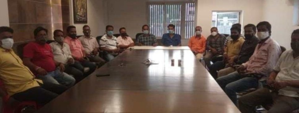 शिवसेनेकडून कोविड लसीकरणासाठी उपजिल्हा रुग्णालयात ये-जा’साठी रिक्षेची मोफत सुविधा