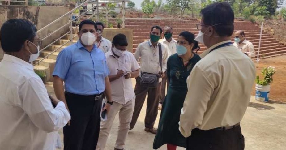 अतिरिक्त जिल्हाधिकारी मंगेश जोशी यांची कोविड सेंटरला भेट