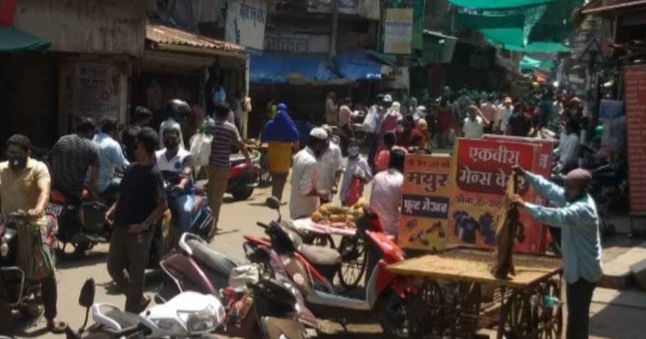 बंदच्या पार्श्वभूमीवर कणकवली शहरात लोकांची तोबा गर्दी