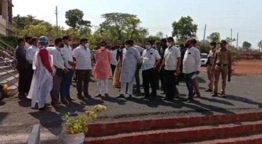 शिरवल येथील कोविड केअर सेंटरची पालकमंत्री उदय सामंत, खा. विनायक राऊत यांनी केली पाहणी
