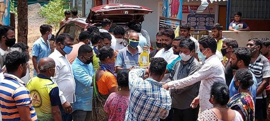 सिंधुदुर्गातील तोक्ते वादळाच्या महाप्रलयानंतर देवबागवासियांसाठी मनसेचे जिल्हा पदाधिकारी सरसावले