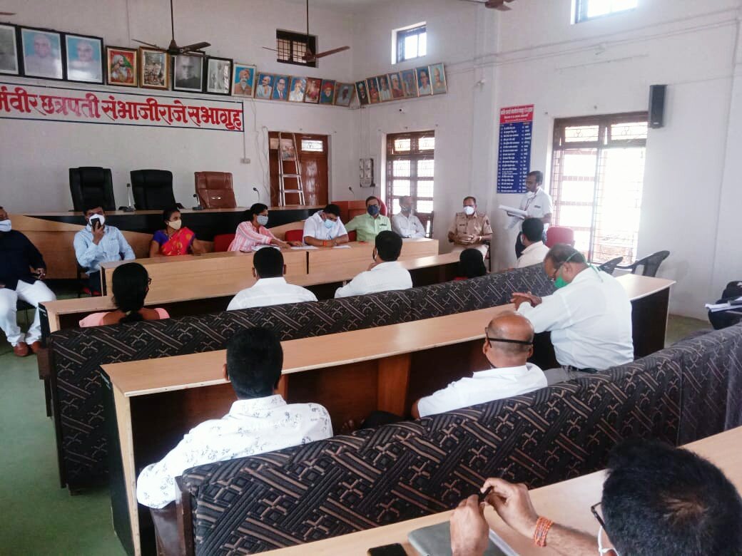 कोरोना उपाययोजनां संदर्भात कुडाळ पंचायत समितीत सर्वपक्षीय लोकप्रतिनिधी व अधिकारी यांची बैठक संपन्न