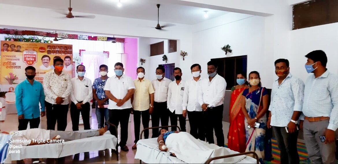 कुडाळ शिवसेना सरपंच संघटनेच्या रक्तदान शिबिराला उत्स्फूर्त प्रतिसाद
