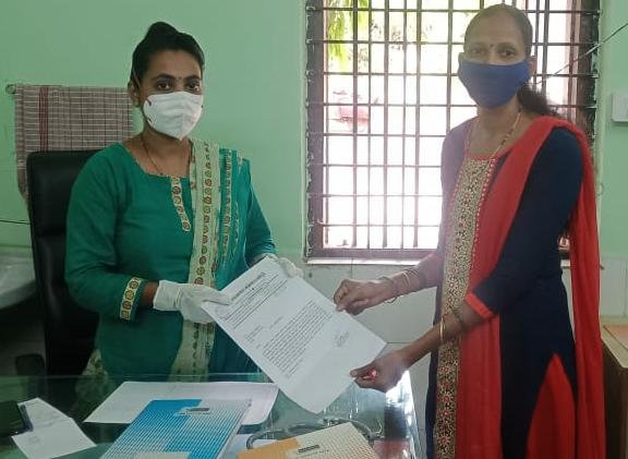 *मळेवाड कोंडुरे गावातील ग्रामस्थांना मळेवाड उपकेंद्रातच लस द्या*