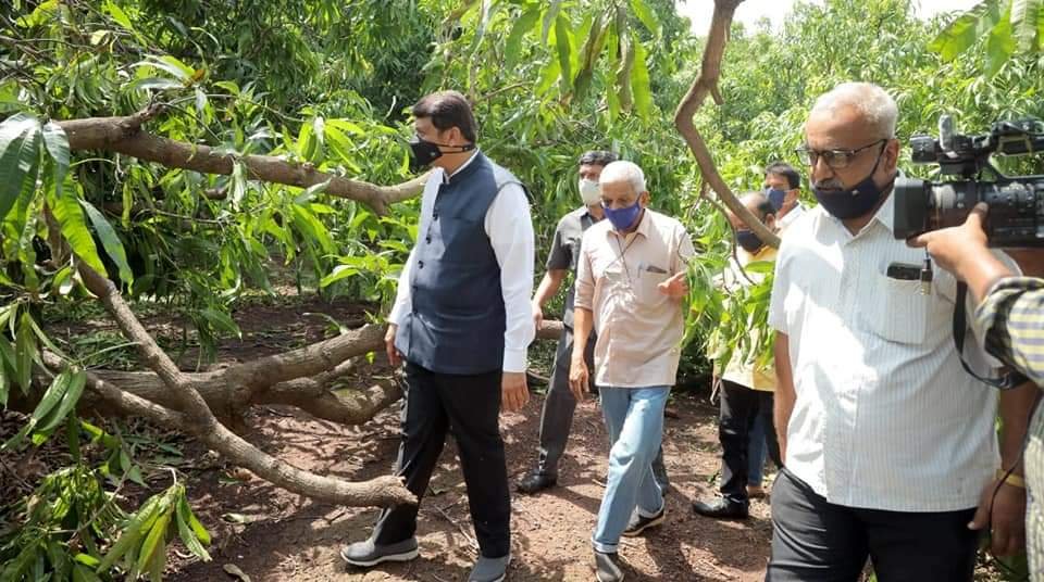 देवेंद्र फडणवीस यांनी सिंधुदुर्गातील नुकसानीची केली पाहणी