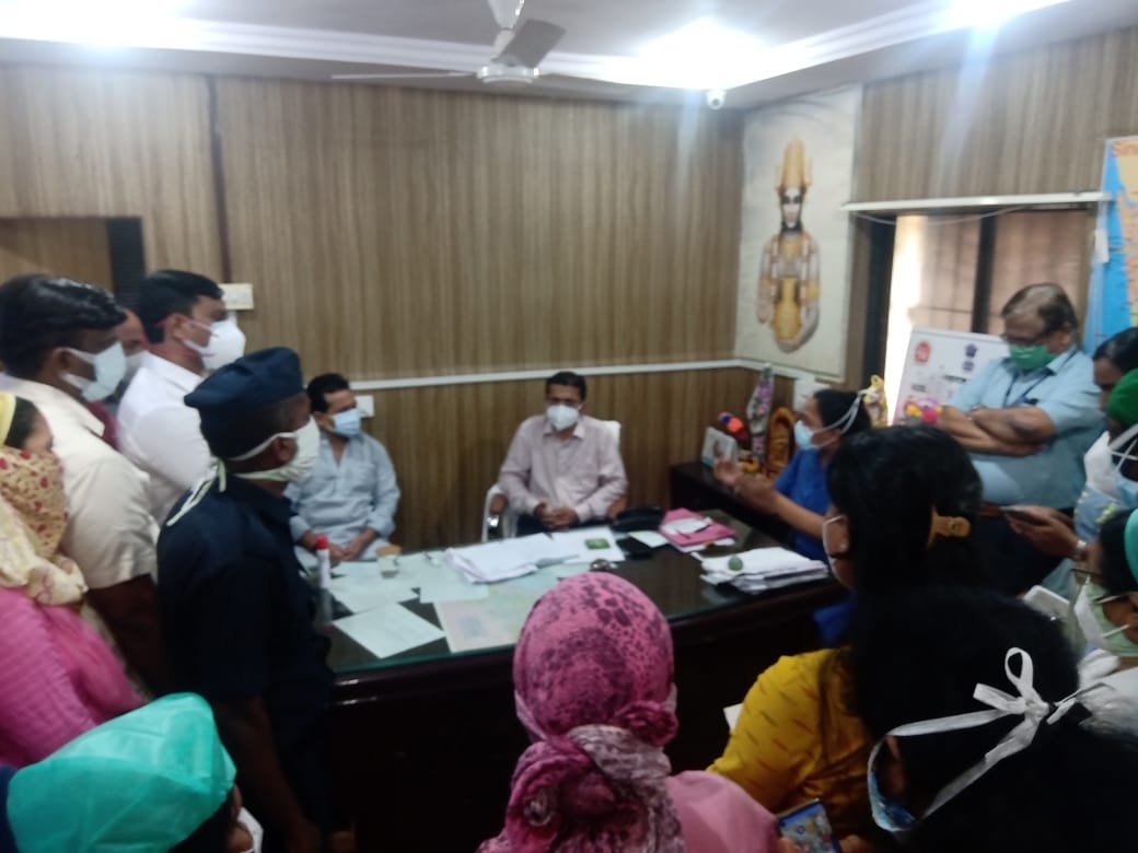 नितेश राणेंच्या मध्यस्थीनंतर जिल्हा रुग्णालयातील नर्सचं कामबंद आंदोलन स्थगित