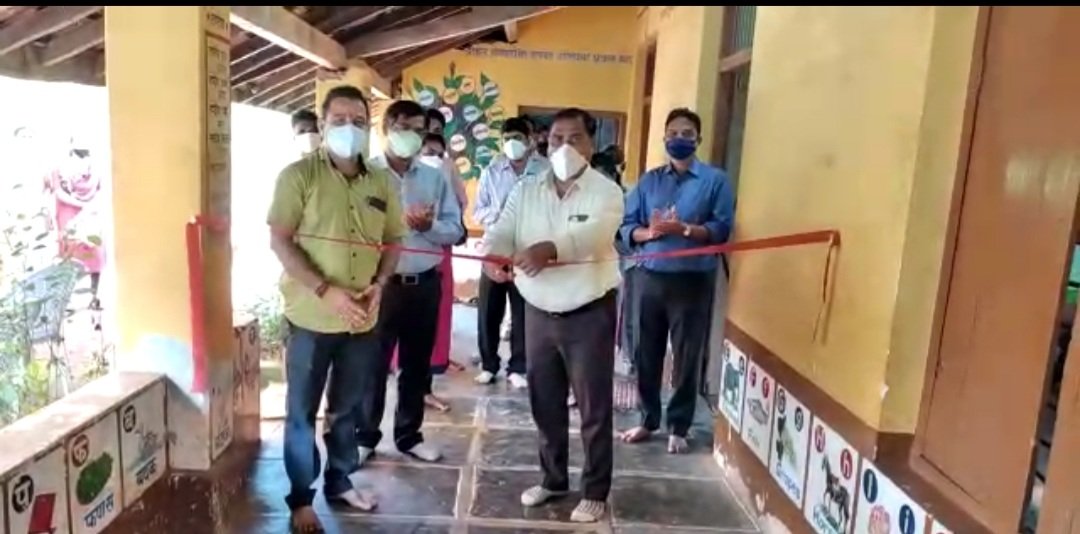 ग्रामपंचायत मळेवाड कोंडूरे च्या विलगीकरण कक्षाचा तहसीलदार राजाराम म्हात्रे यांच्या शुभहस्ते शुभारंभ