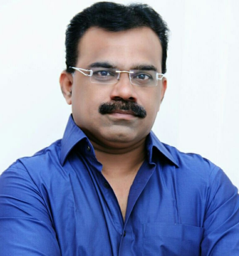 सिंधूदूर्ग जिल्हाधिकारी यांच्या बदलीच्या अफवे मागे महसूलचाच जिल्ह्य़ातील एक बडा अधिकारी ; अमित सामंत