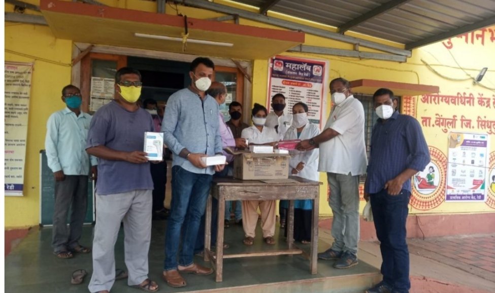 रेडी पोर्ट तर्फे रेडी प्राथमिक आरोग्य केंद्रास ऑक्सिमीटर, थर्मल गन व इतर साहित्य प्रदान
