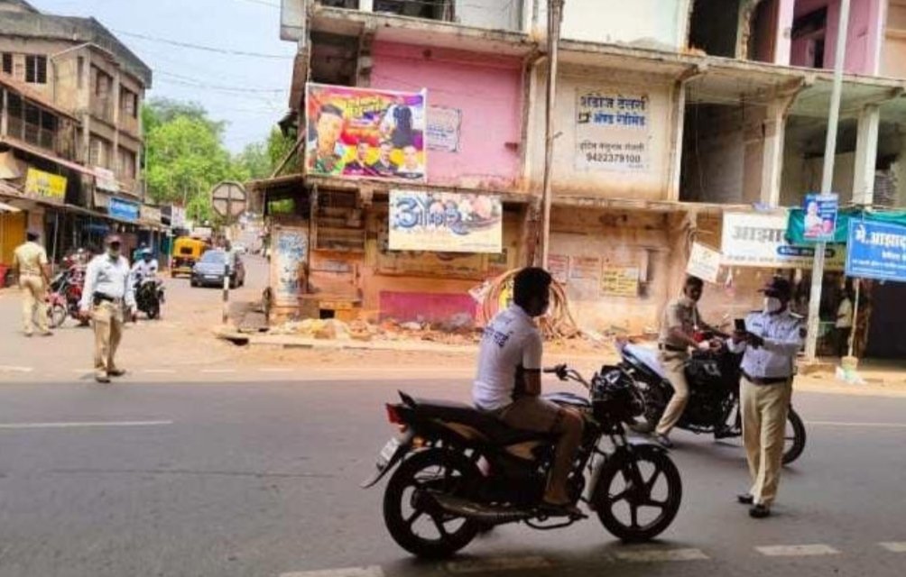 कणकवलीत पोलिसांकडून दुचाकीस्वारांवर धडक कारवाई