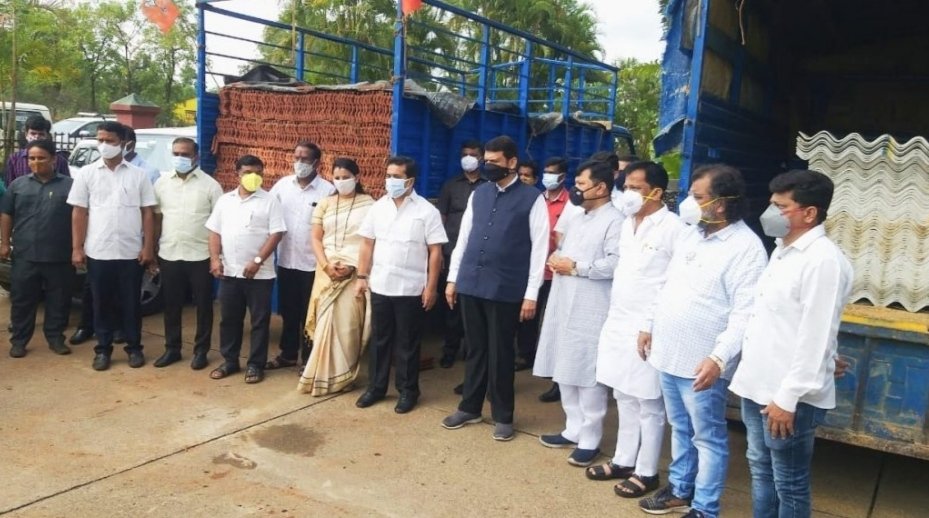 आम. नितेश राणे यांचा चक्रीवादळग्रस्त कुटुंबांना मदतीचा हात