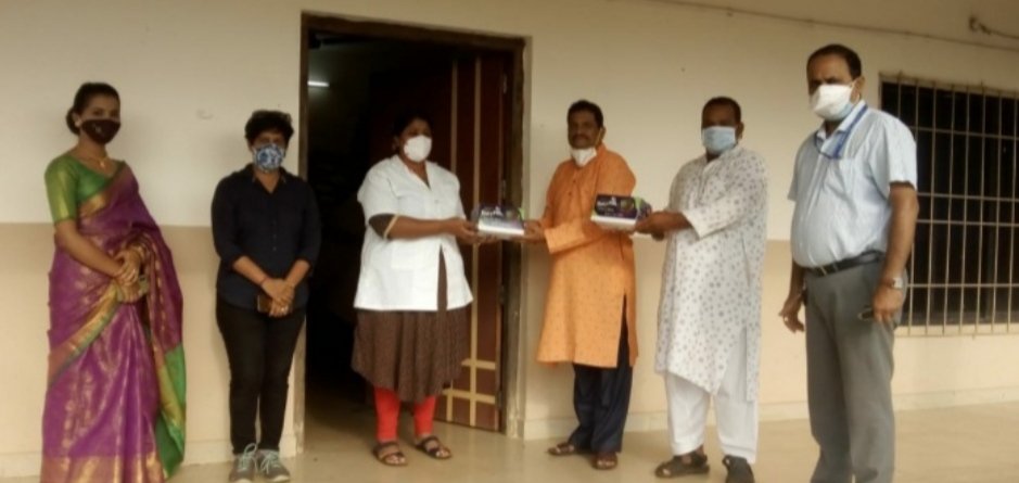 पालकमंत्री, खासदार, आमदार यांचा पुढाकाराने चराठा व सावंतवाडी उपजिल्हा कोविड सेंटरमध्ये खाऊचे वाटप